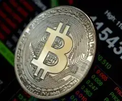 Jak wypłacić bitcoin: 5 skutecznych metod zamiany na gotówkę