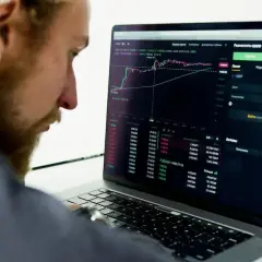 Bitcoin odradza się i wraca na właściwe tory: czynniki i prognozy ekspertów.