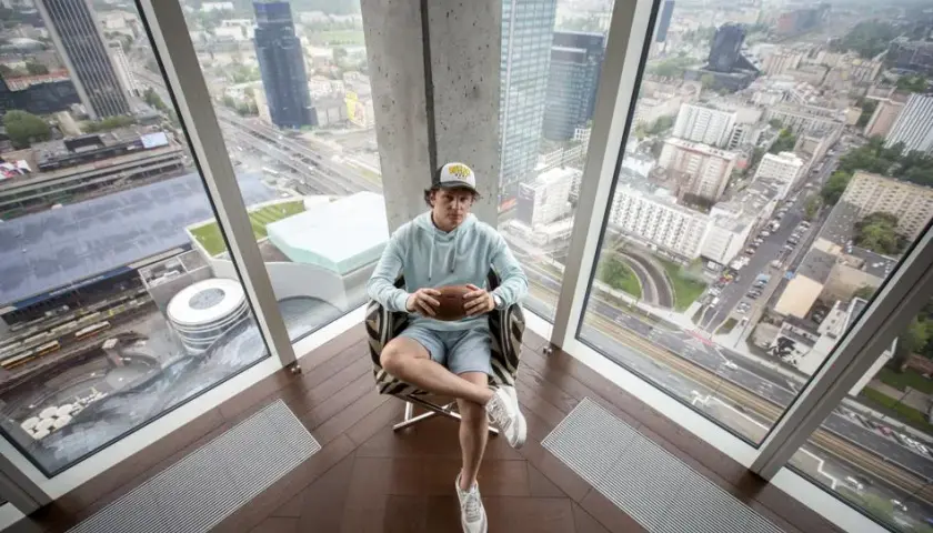 Rafał Zaorski shortuje własny apartament na Złotej 44 - bukmacherzy dołączają do zabawy