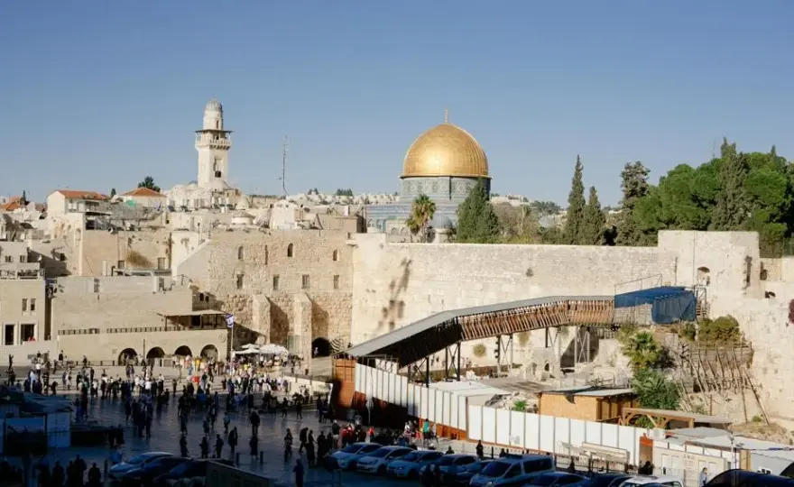 Izrael po raz pierwszy w historii zdegradowany rating kredytowy. Konsekwencje wojny nieporównane dotąd.