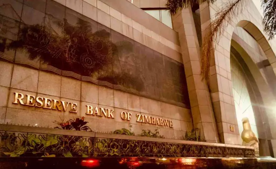 Zimbabwe zwiększyło rezerwy złota o niemal tonę bez zakupu. Efekt podatku w naturze.